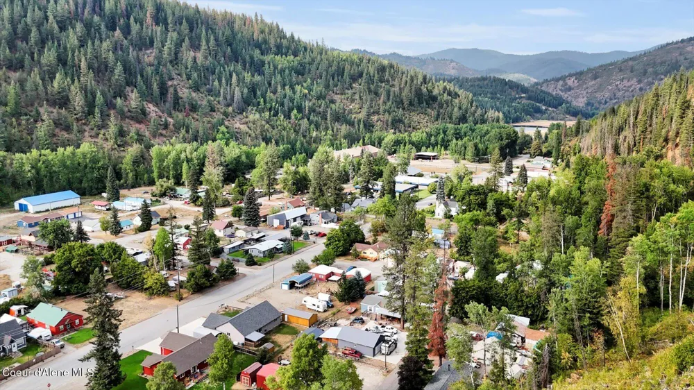 86 E Circle Drive Kellogg, ID 83837