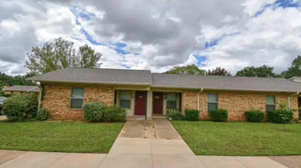 1600 S Palestine St Athens, TX 75751