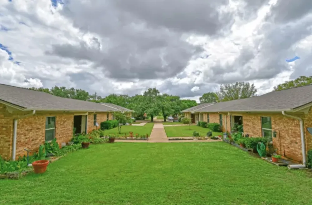 1600 S Palestine St Athens, TX 75751