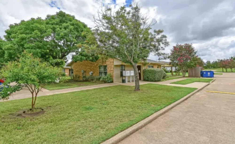 1600 S Palestine St Athens, TX 75751