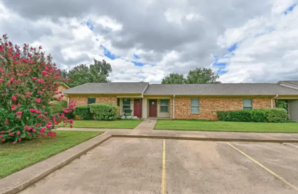 1600 S Palestine St Athens, TX 75751
