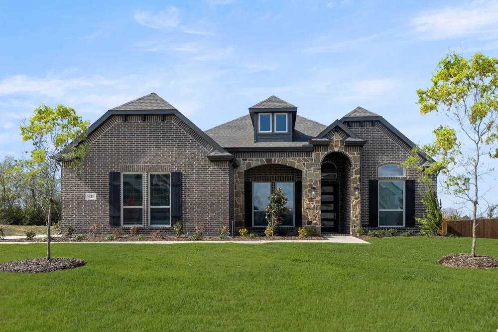 621 S Hidden Lakes DeSoto, TX 75115