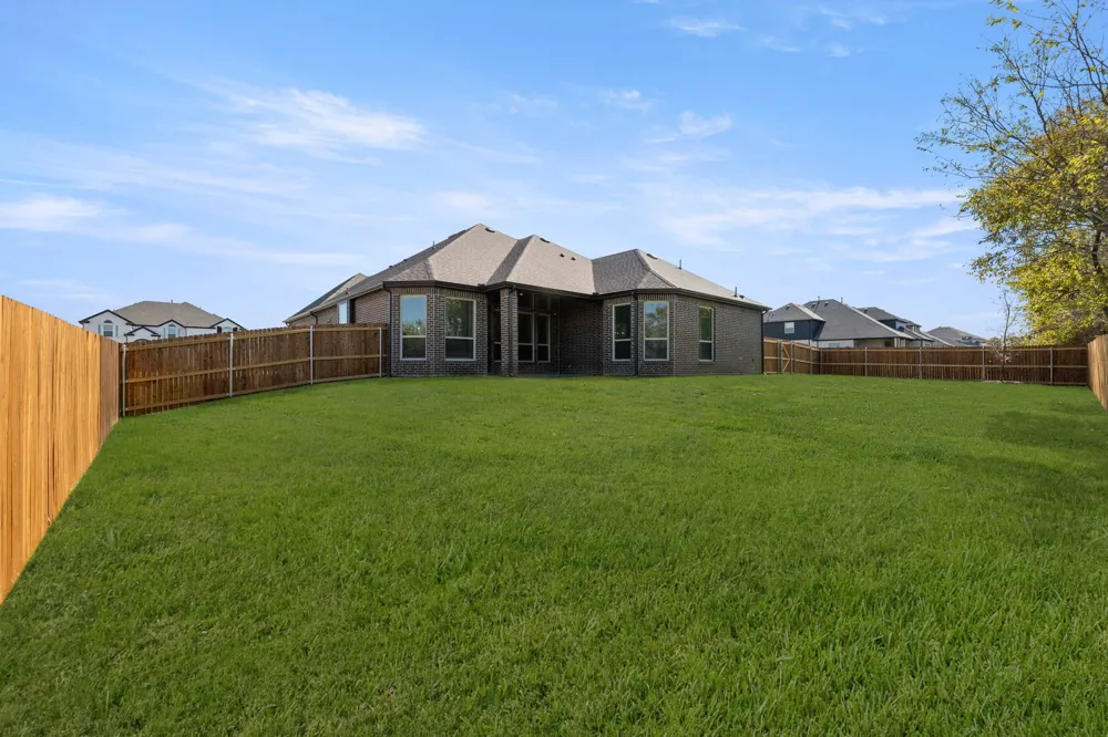 621 S Hidden Lakes DeSoto, TX 75115