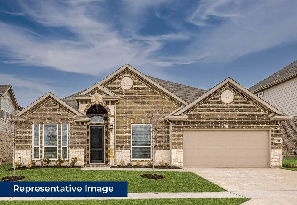 621 S Hidden Lakes DeSoto, TX 75115