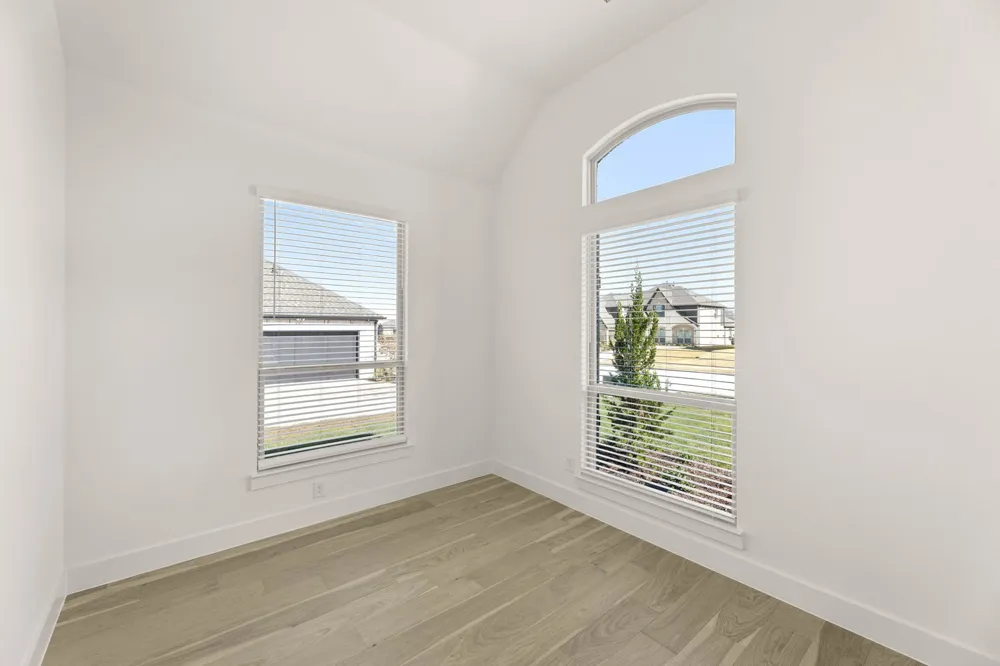 621 S Hidden Lakes DeSoto, TX 75115
