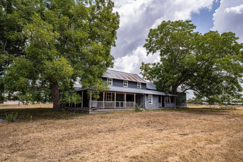 258 Private Rd 2006 Schulenburg, TX 78956