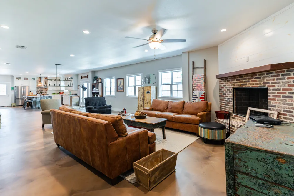 258 Private Road 2006 Schulenburg, TX 78956
