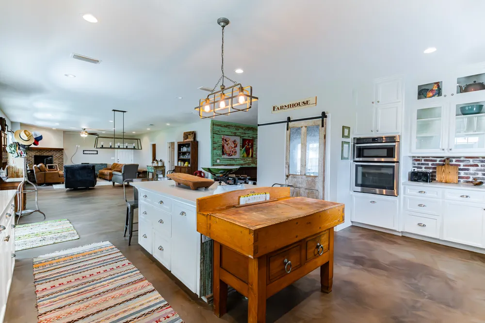 258 Private Road 2006 Schulenburg, TX 78956