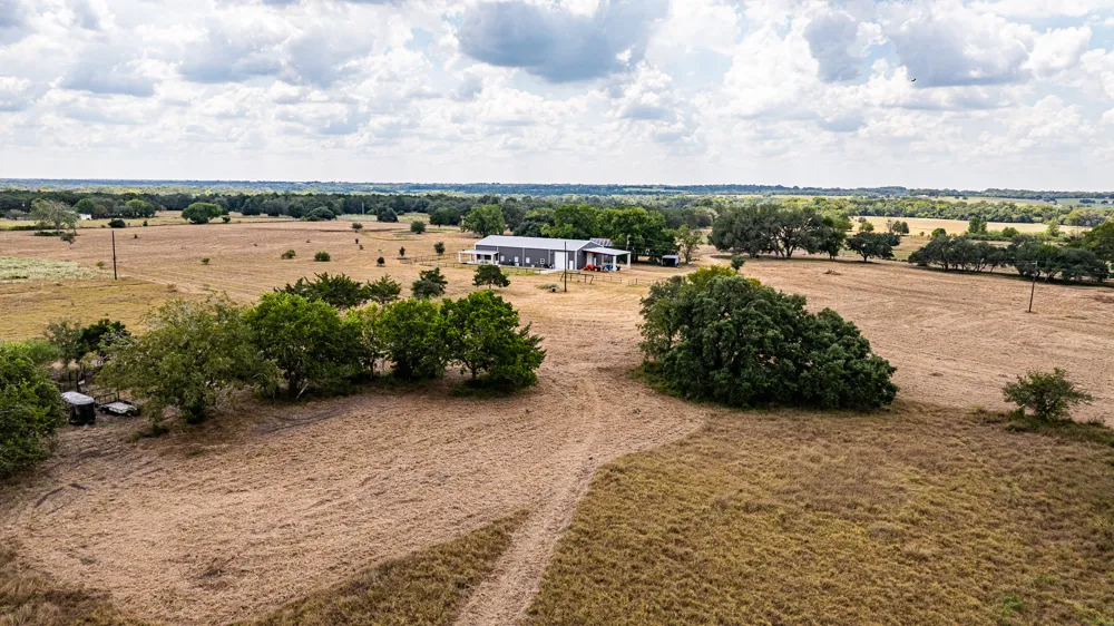 258 Private Road 2006 Schulenburg, TX 78956
