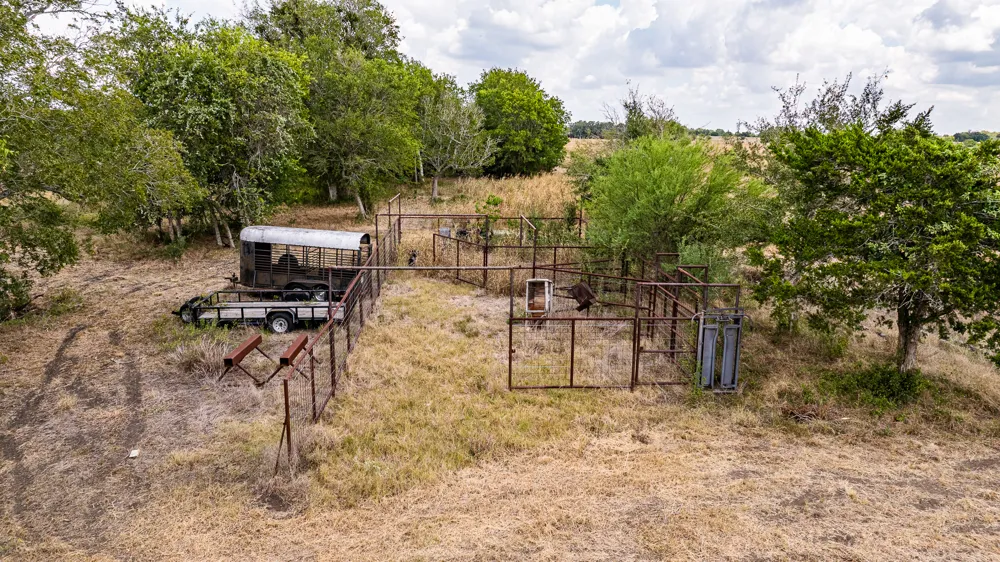 258 Private Road 2006 Schulenburg, TX 78956
