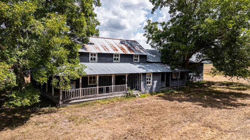 258 Private Road 2006 Schulenburg, TX 78956