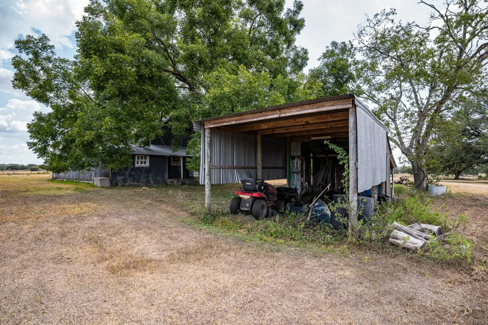 258 Private Road 2006 Schulenburg, TX 78956