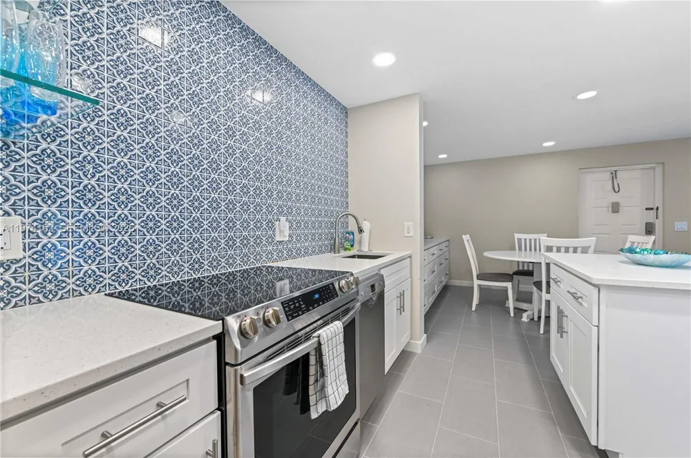812 Sky Pine Way #C2 Green Acres, FL 33415