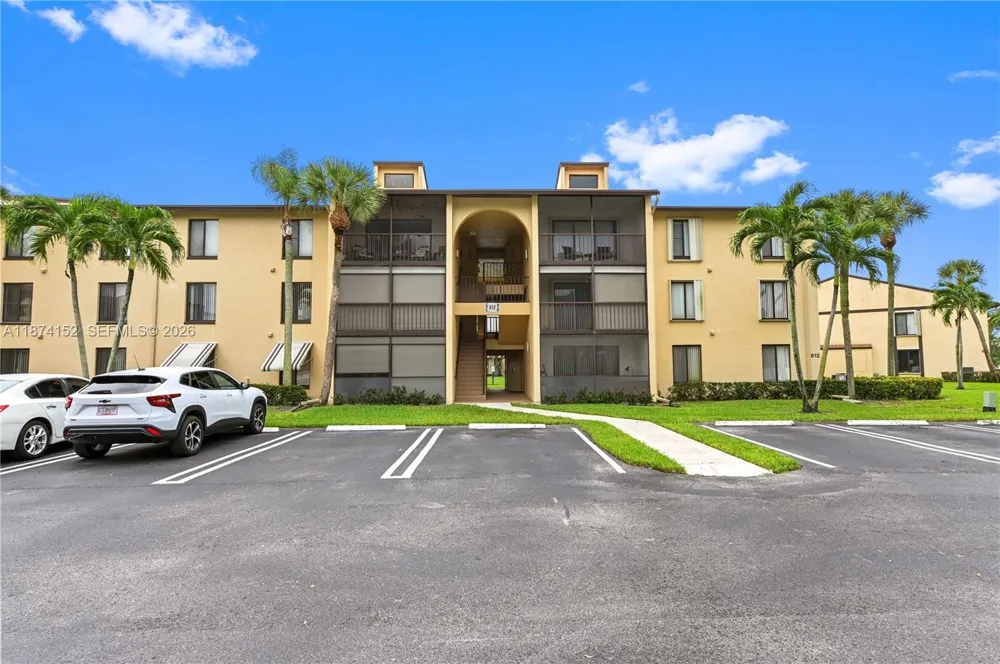 812 Sky Pine Way #C2 Green Acres, FL 33415