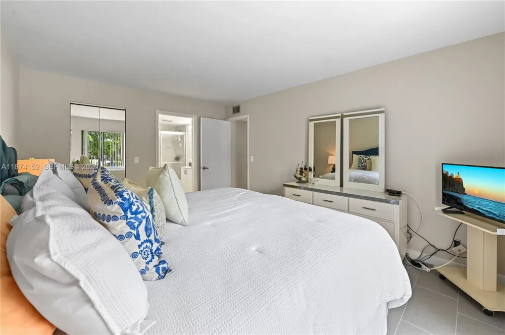 812 Sky Pine Way #C2 Green Acres, FL 33415