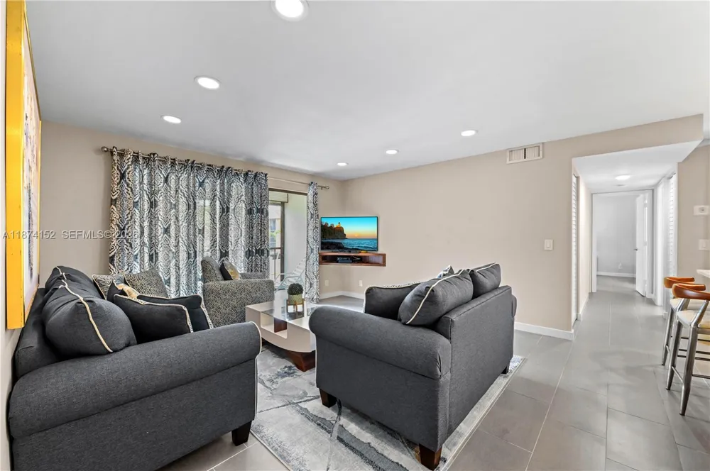 812 Sky Pine Way #C2 Green Acres, FL 33415