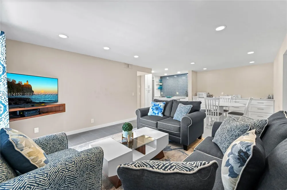 812 Sky Pine Way #C2 Green Acres, FL 33415