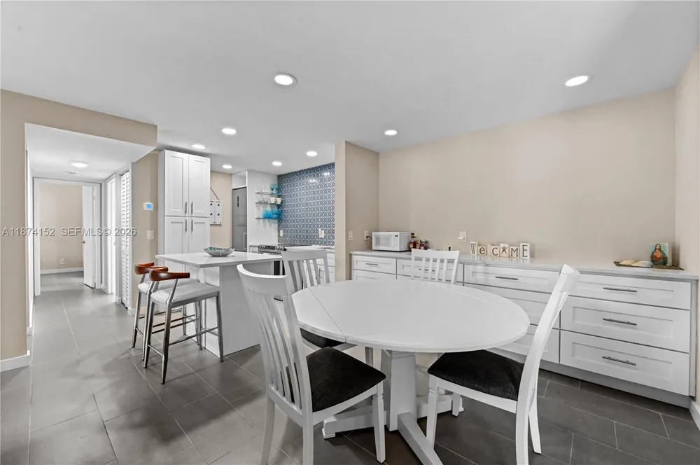 812 Sky Pine Way #C2 Green Acres, FL 33415