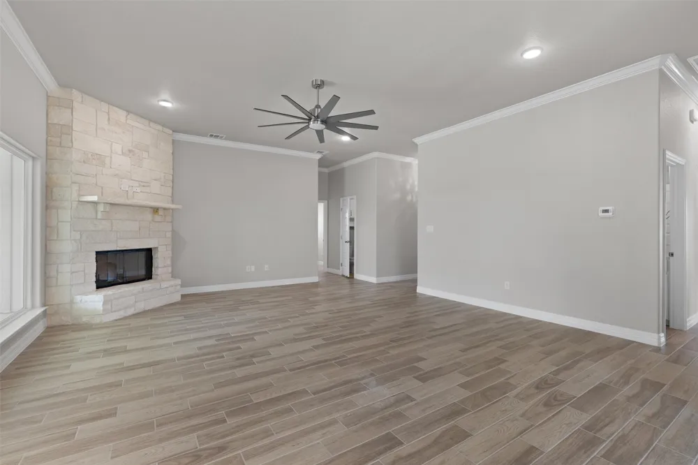 1313 Red Rock Road Hewitt, TX 76643