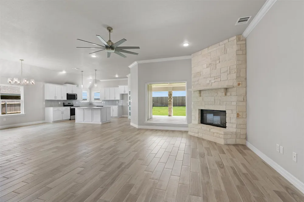 1313 Red Rock Road Hewitt, TX 76643