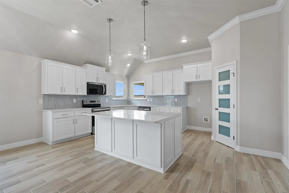 1313 Red Rock Road Hewitt, TX 76643