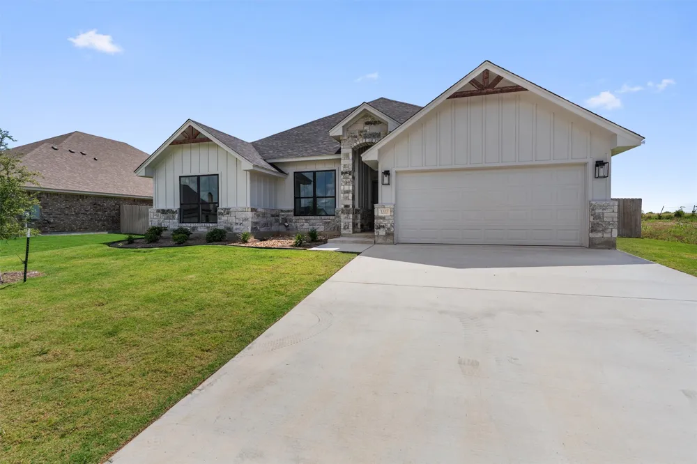 1313 Red Rock Road Hewitt, TX 76643