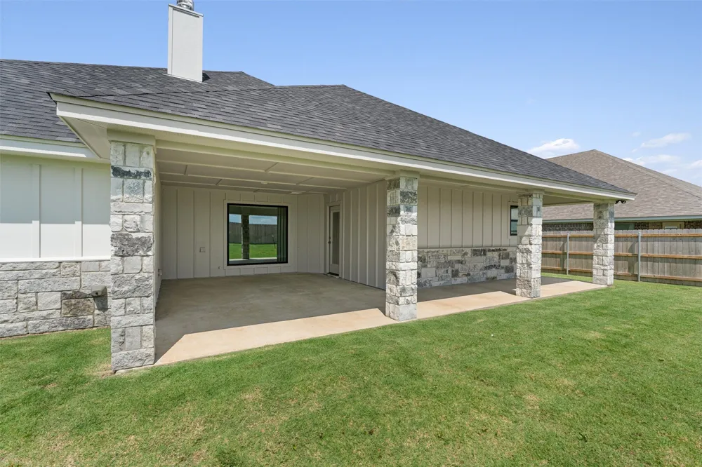 1313 Red Rock Road Hewitt, TX 76643
