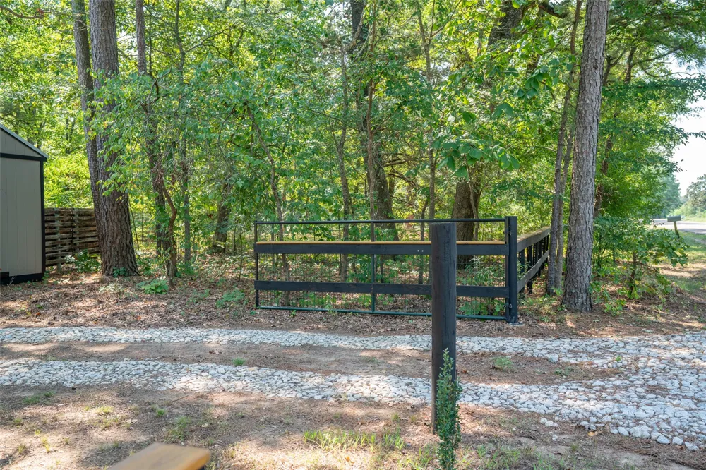 121 CR 2201 Hooks, TX 75561