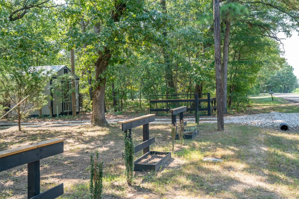 121 CR 2201 Hooks, TX 75561