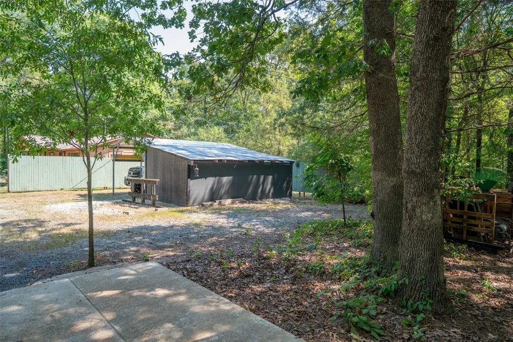 121 CR 2201 Hooks, TX 75561