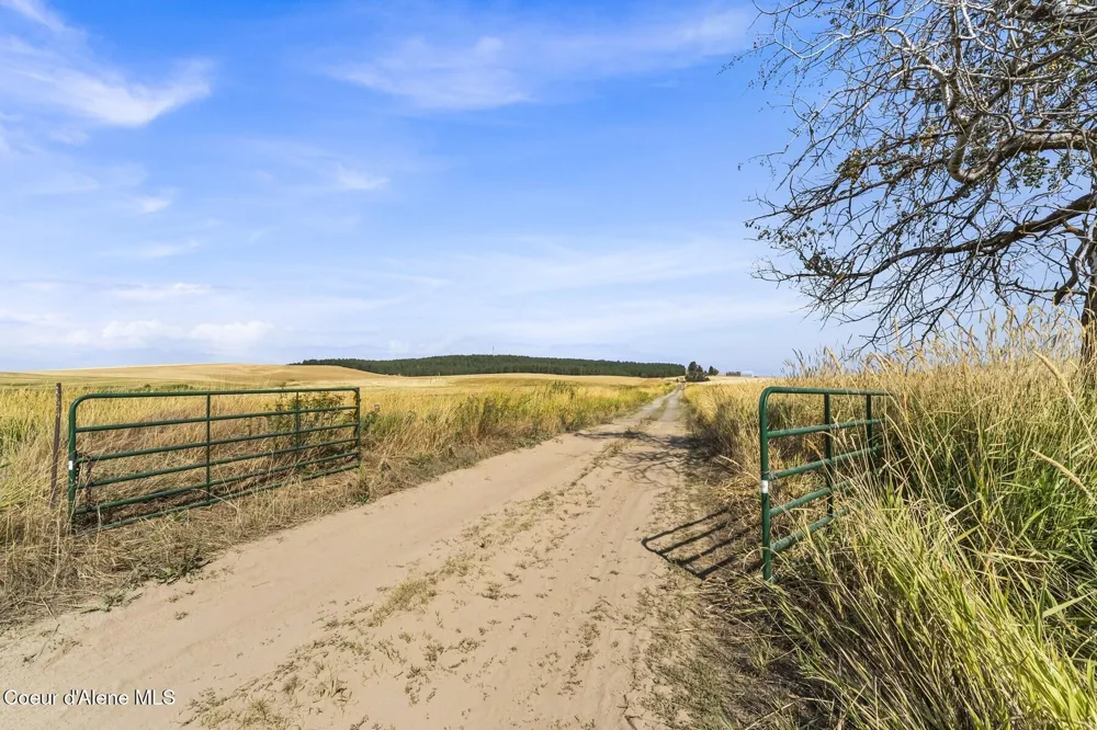 8597 W Rolling Hills Road Worley, ID 83876