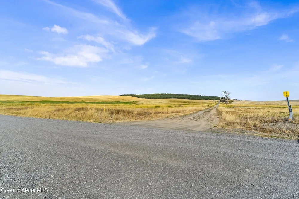 8597 W Rolling Hills Road Worley, ID 83876