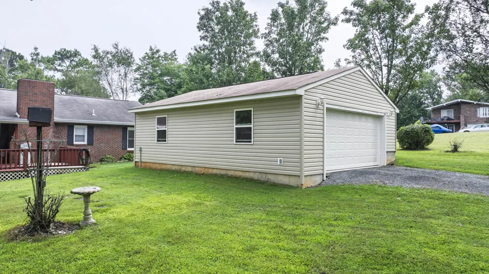 161 S Hillcrest Drive Spring City, TN 37381