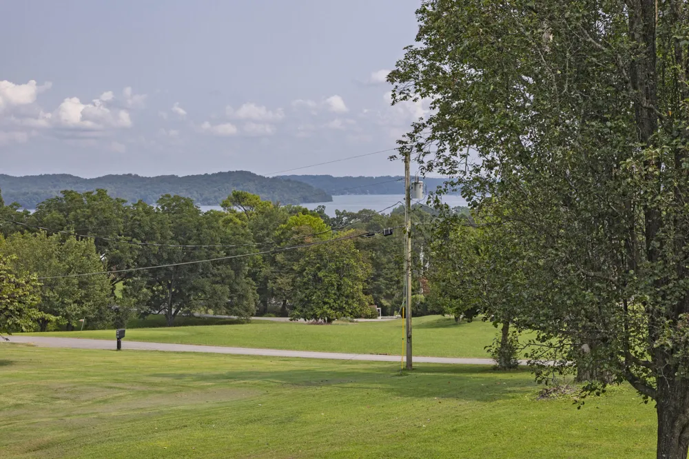 161 S Hillcrest Drive Spring City, TN 37381