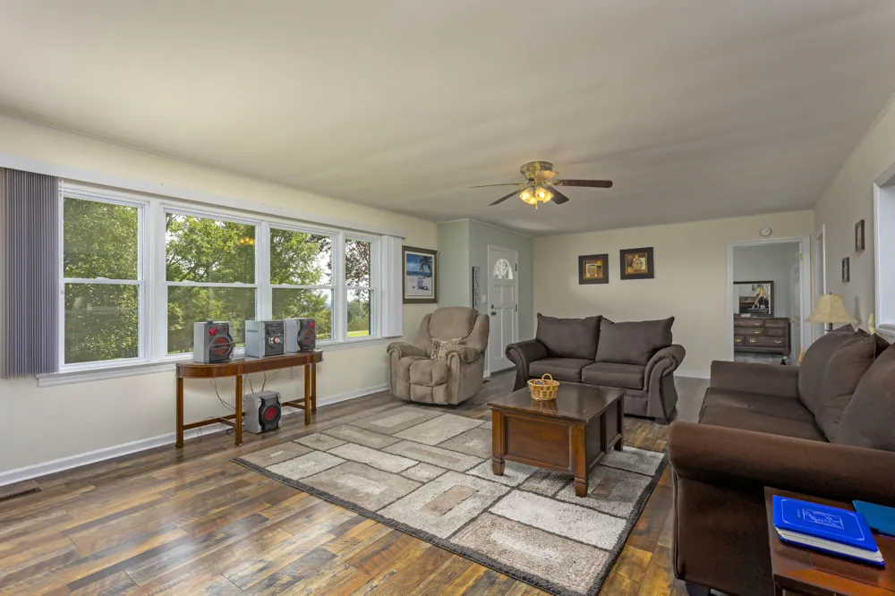 161 S Hillcrest Drive Spring City, TN 37381