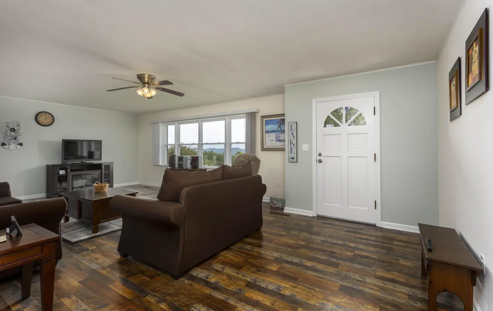 161 S Hillcrest Drive Spring City, TN 37381