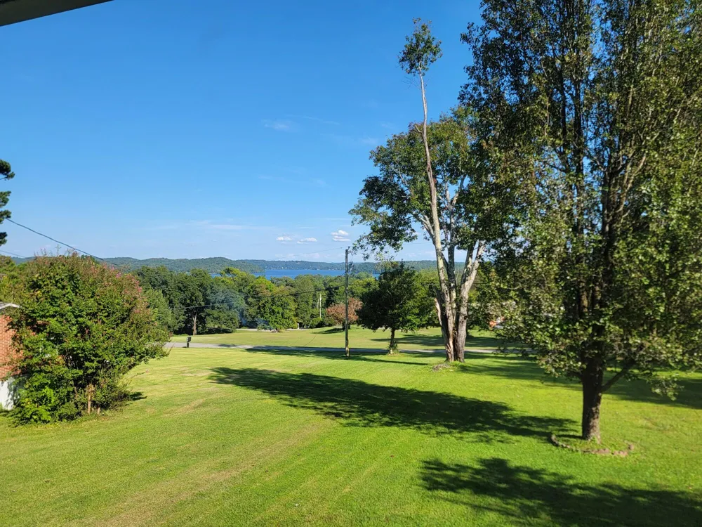 161 S Hillcrest Drive Spring City, TN 37381