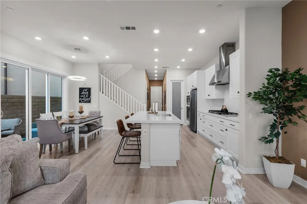 27258 Narrowleaf Willow Lane Valencia, CA 91381