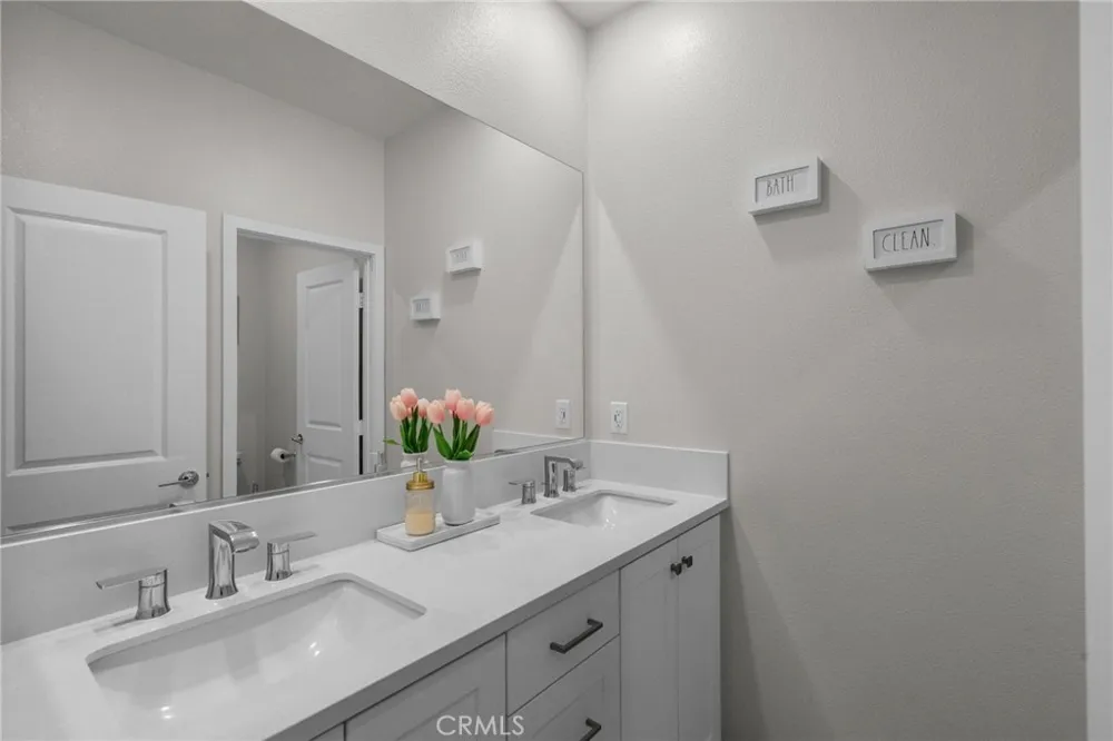 27258 Narrowleaf Willow Lane Valencia, CA 91381