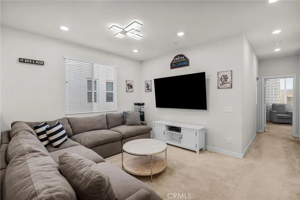 27258 Narrowleaf Willow Lane Valencia, CA 91381