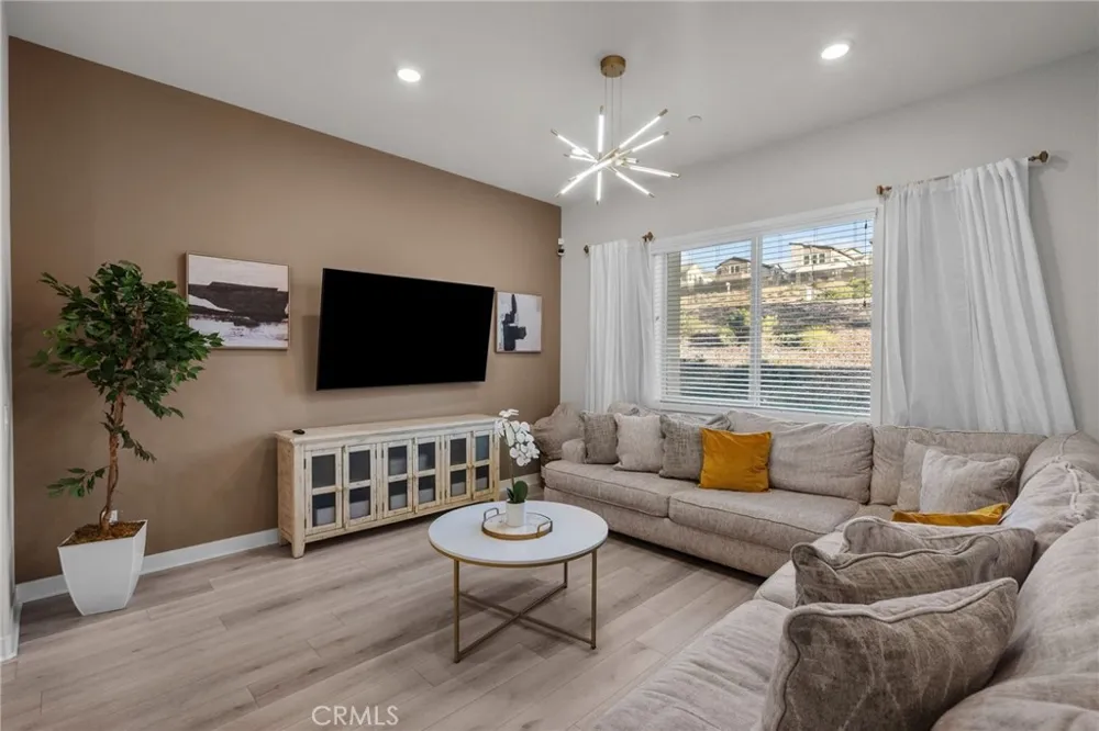 27258 Narrowleaf Willow Lane Valencia, CA 91381