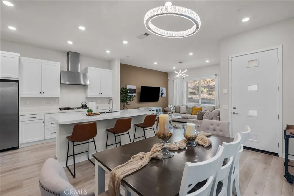 27258 Narrowleaf Willow Lane Valencia, CA 91381