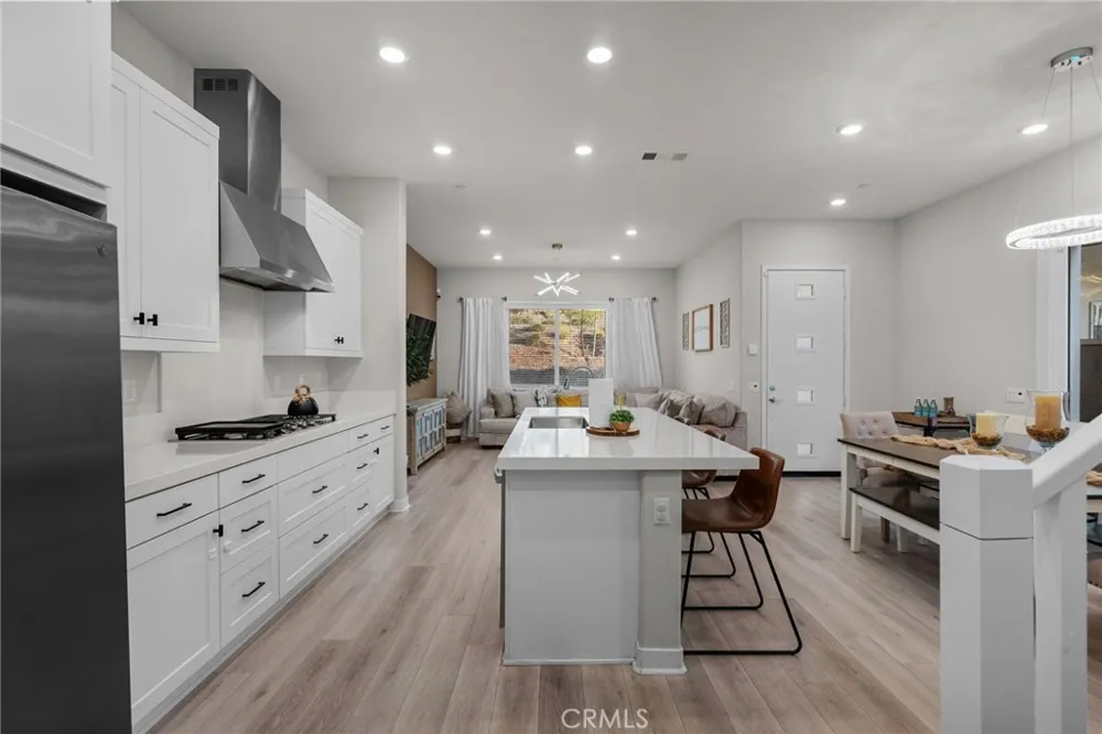 27258 Narrowleaf Willow Lane Valencia, CA 91381
