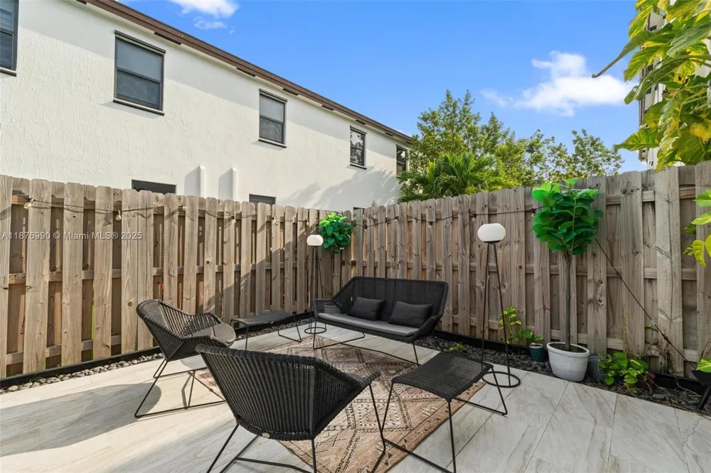 403 NE 212th St Miami, FL 33179