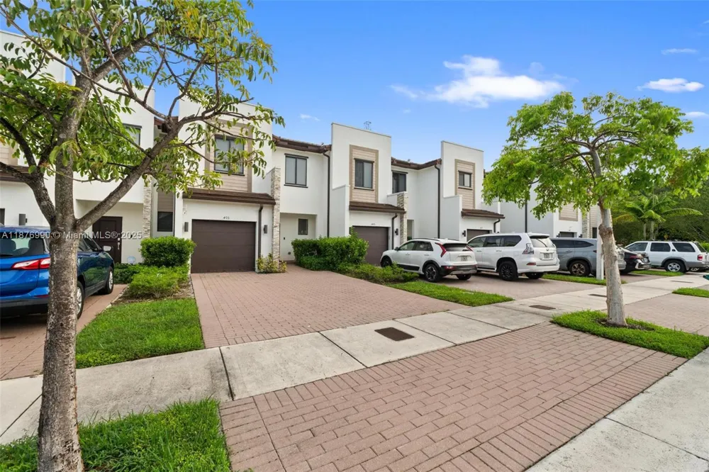 403 NE 212th St Miami, FL 33179