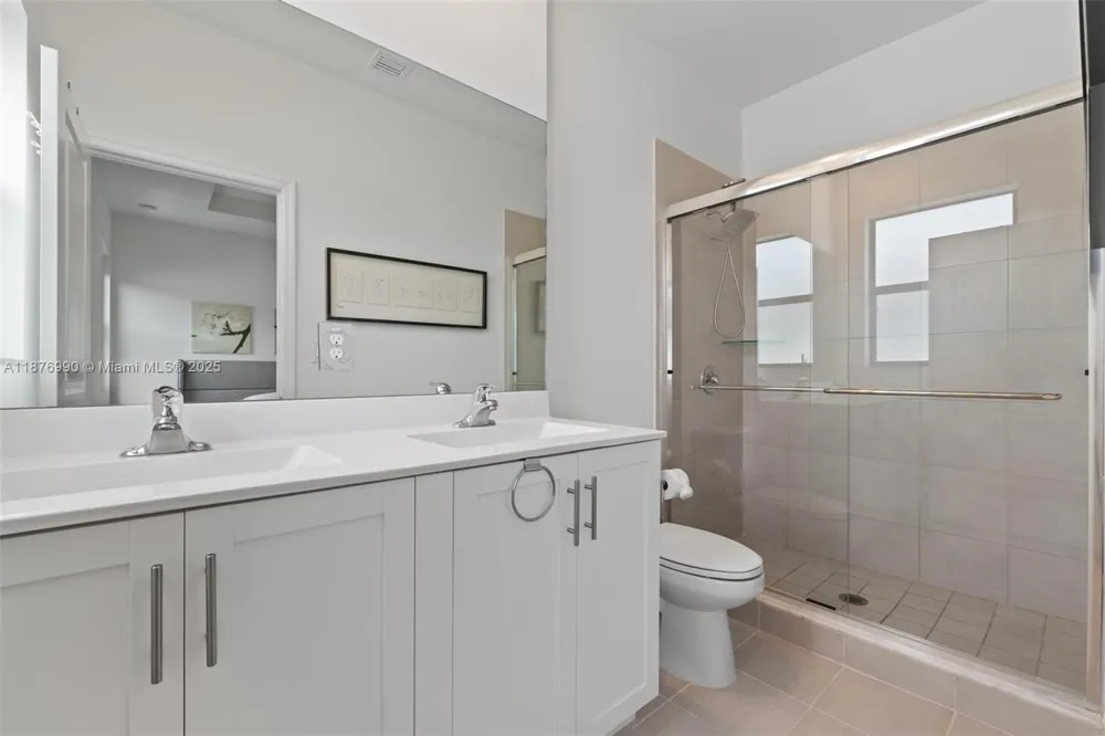 403 NE 212th St Miami, FL 33179