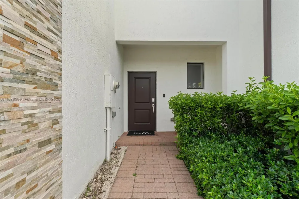 403 NE 212th St Miami, FL 33179