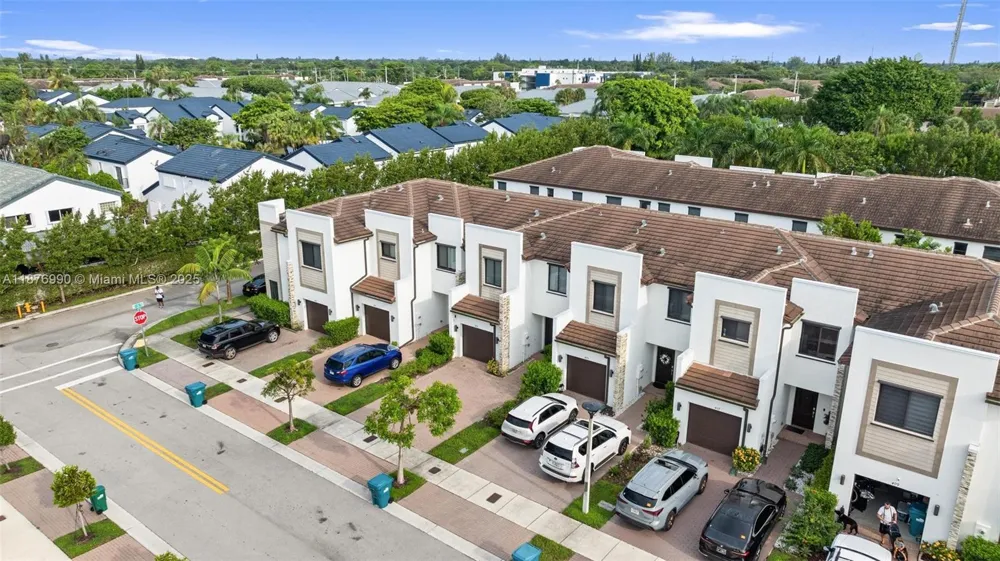 403 NE 212th St Miami, FL 33179