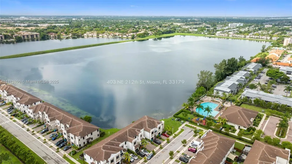 403 NE 212th St Miami, FL 33179
