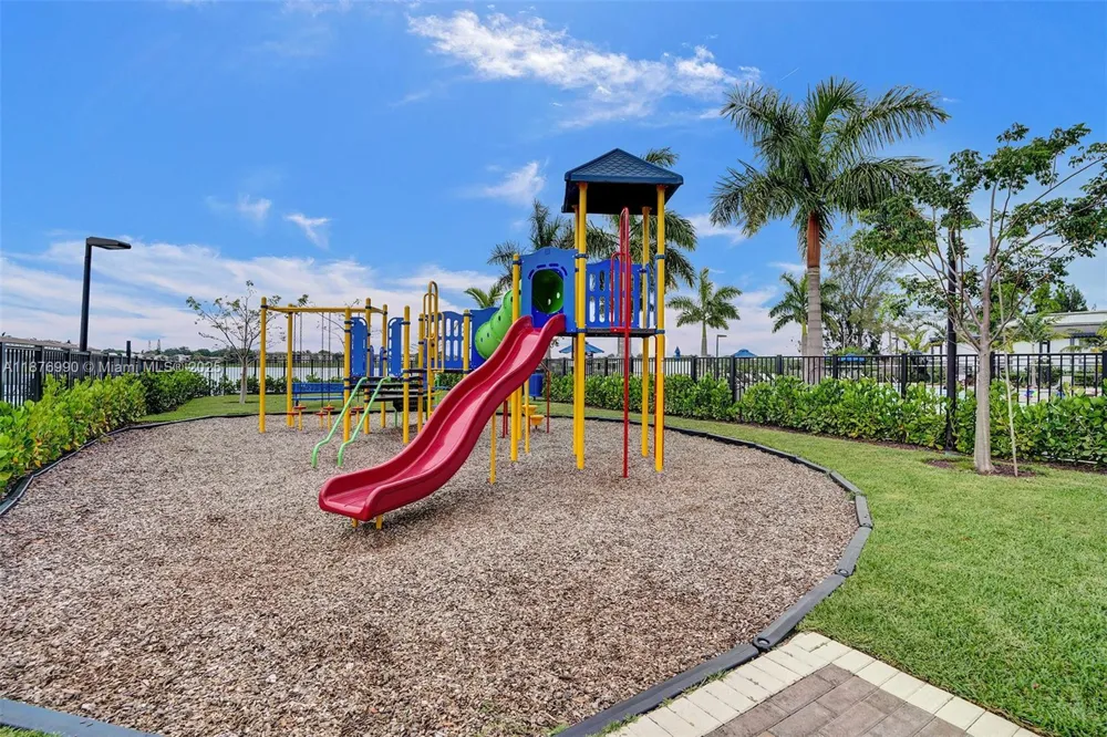403 NE 212th St Miami, FL 33179